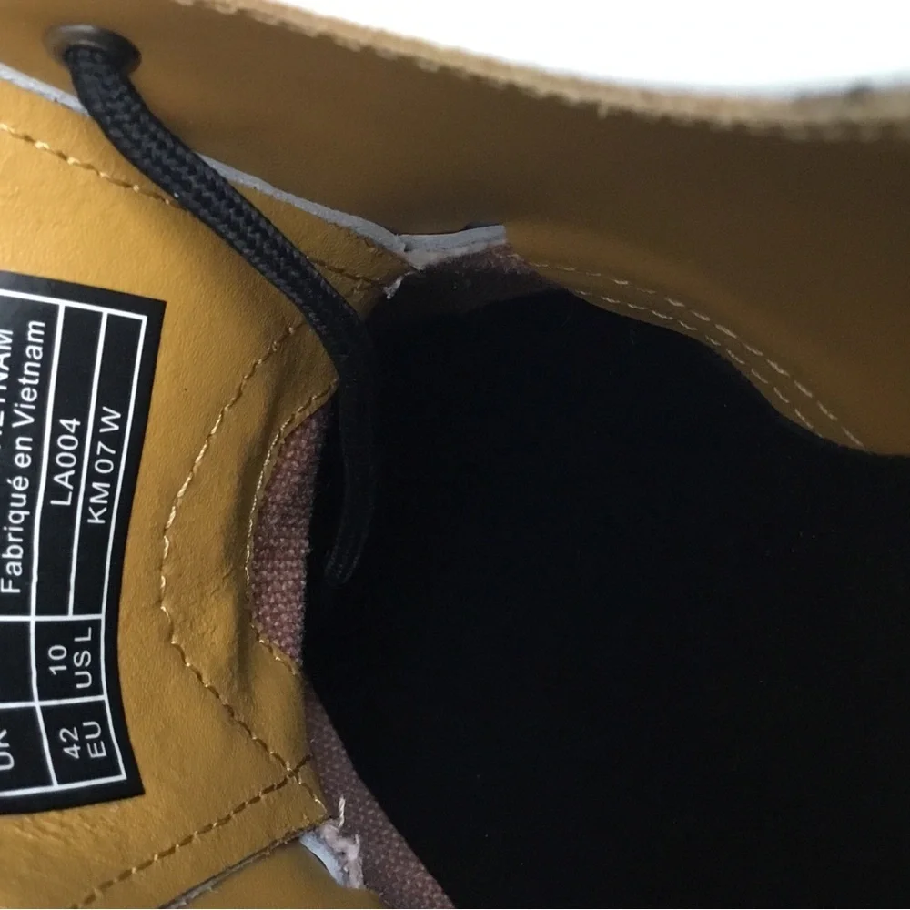 Dr. Martens Tan Leather Interior - Picture 9 of 10